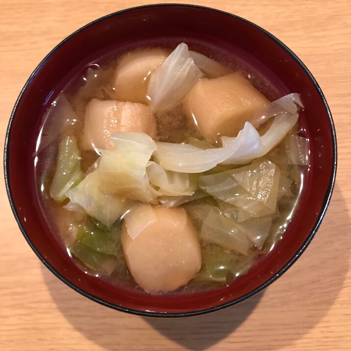 お麩とキャベツの味噌汁